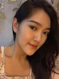 Hot girl Phan Thiết khoe ảnh đẹp lên trông thấy hậu chia tay bạn trai