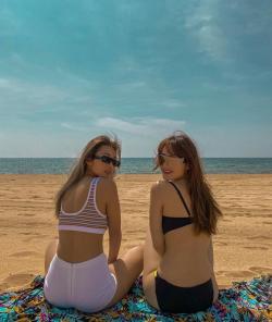 Minh Hằng khoe đường cong khi mặc bikini
