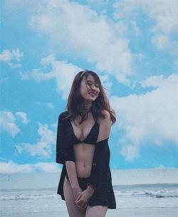 Bạn gái hotgirl của Văn Toàn liên tục tung ảnh bikini khoe 3 vòng 'bỏng mắt'