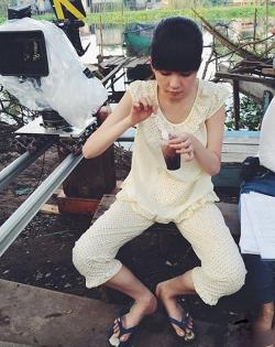 Ngọc Trinh và thế ngồi khó đỡ
