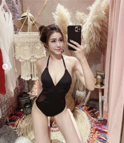 Kinh doanh ế ẩm, chủ quán hot girl dùng "mỹ nhân kế" hút khách không ngờ