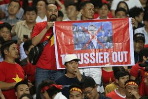 HLV trưởng Troussier bị sa thải, Việt Nam cơ bản không thể vào vòng tiếp theo