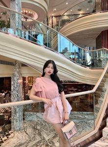 Nét đẹp gợi cảm đầy cuốn hút của hot girl ĐH Tôn Đức Thắng