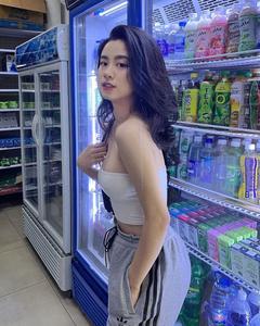 Nhan sắc của 'hotgirl tạp hóa' Hàn Hằng được báo Trung hết lời ca ngợi