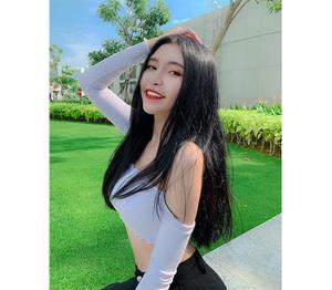 Chỉ một khoảnh khắc buông lơi dây áo khoe vòng 1, hotgirl làm CĐM kéo nhau vào theo dõi