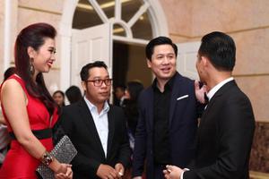 Người tình Hoa hậu Phạm Hương phong độ ngời ngời dù lớn hơn mỹ nhân tới 19 tuổi