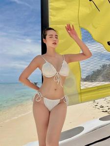 Huyền Lizzie diện bikini: Đúng chuẩn 'gái một con mòn con mắt'