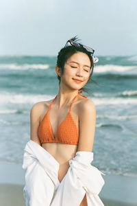 Ngọc Huyền 'Thương ngày nắng về' diện bikini khoe dáng