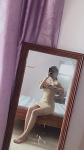 Đặt mua chiếc váy cổ bèo trên mạng, được shop cam kết y hình