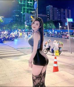 Cả phố phải ngoái nhìn vì hot girl Cà Mau, mỹ nhân 2k2 diện đồ bó sát cơ thể "từng mi-li-mét"