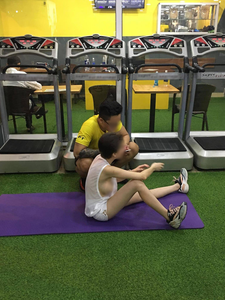 'Ngượng chín mặt' loạt trang phục phản cảm nơi phòng gym