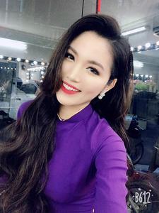 Gái ngân hàng TPBank diện áo dài mùa dịch