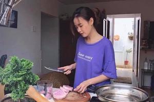 Midu hái rau, nấu ăn khi cách ly ở Đà Lạt